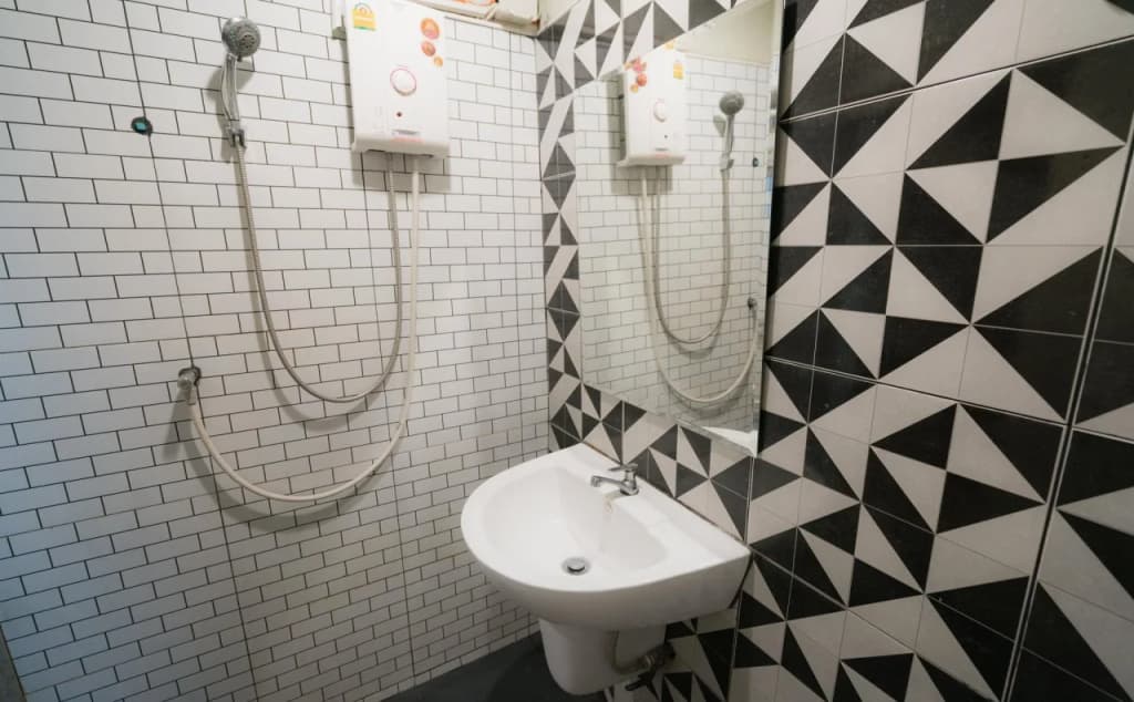 The Urban Age Hostel - photo 6