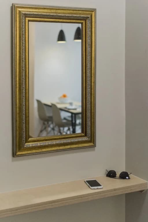 Centrally Located Flat with 1 Bedroom - photo 7