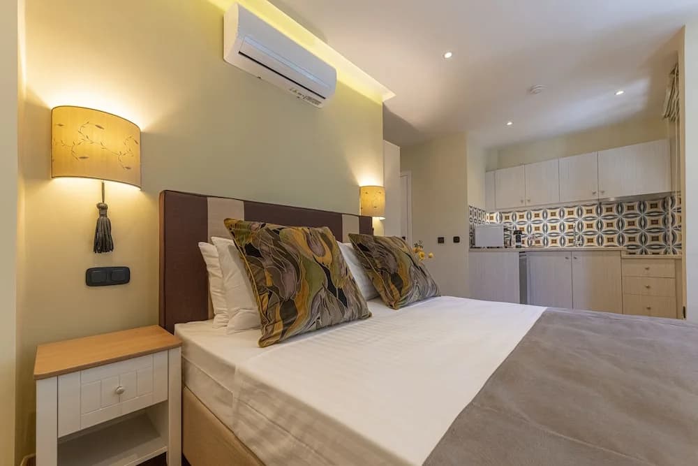 Ipelhome Plaka Boutique Apartments - photo 20