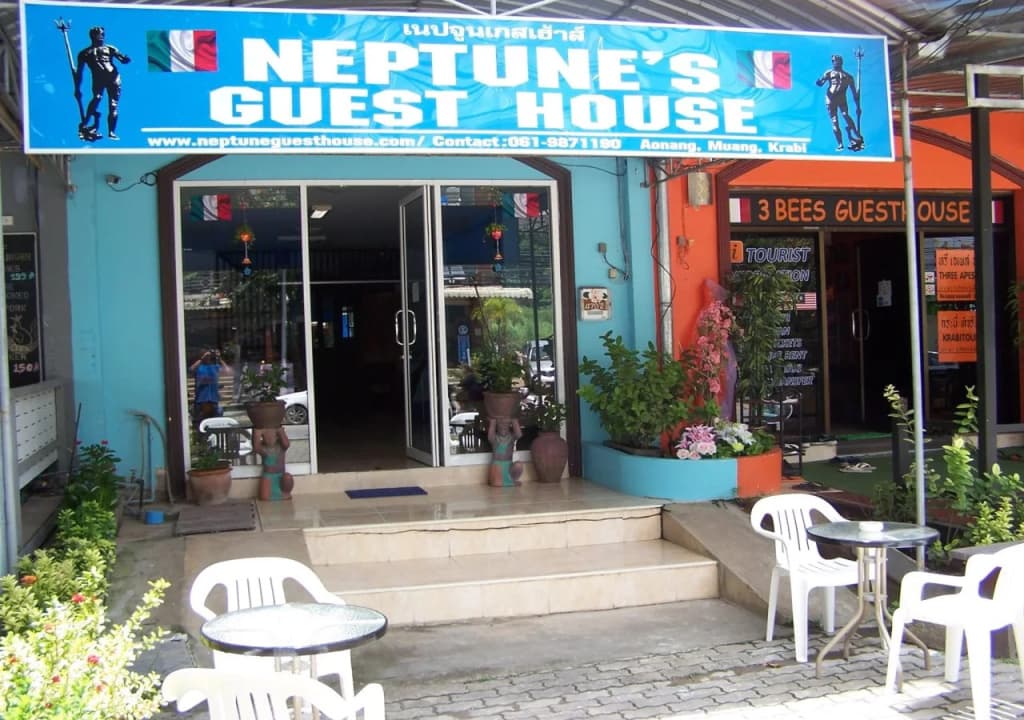 Neptune's Guesthouse - photo 16