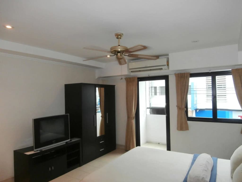 The Classroom Hotel - photo 4