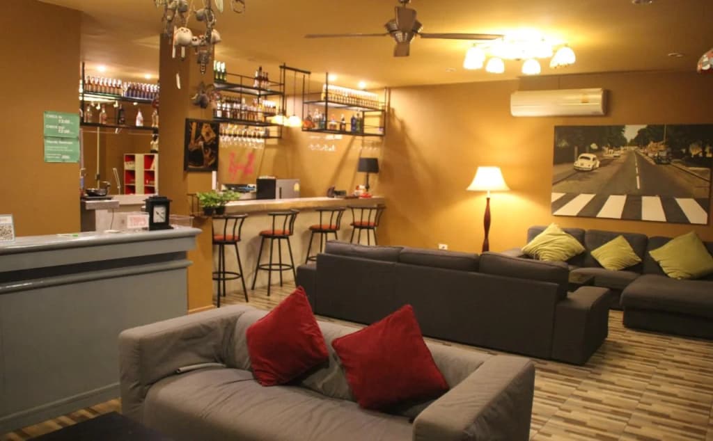 Ol'Masta Hotel & Lounge - photo 9