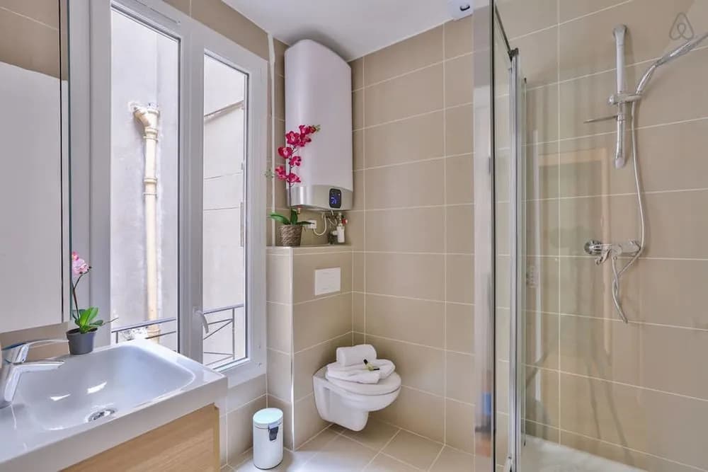 Family Apartment in Buttes Chaumont - photo 8