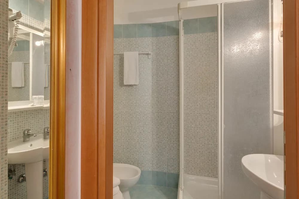 Hotel Lucia - photo 8