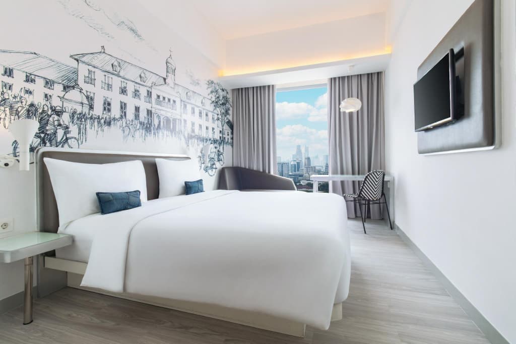 YELLO Hotel Harmoni Jakarta - photo 3