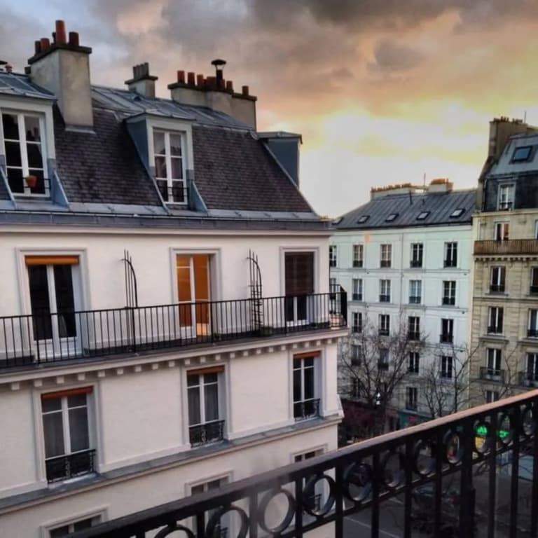 Modern Studio In Paris With Balcony - photo 1