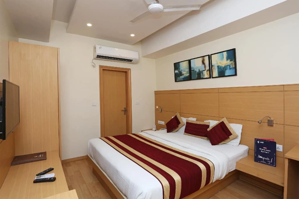 OYO Townhouse 5244 Galaxy Rooms - photo 3
