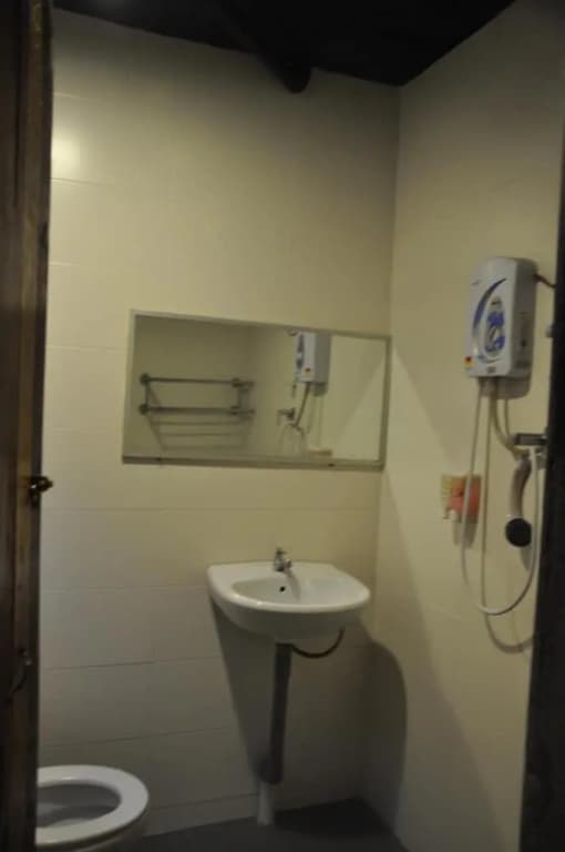 Pavilion Inn Hotel - photo 9