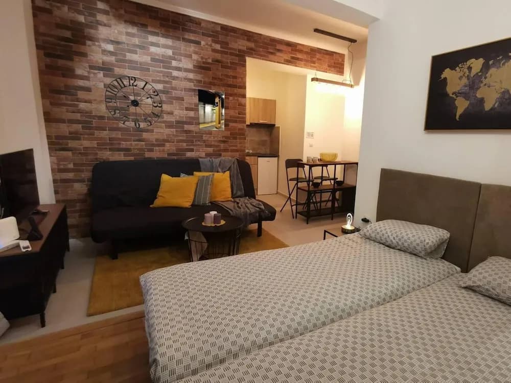 Charming 1-bed Apartment Located in Athina - photo 3
