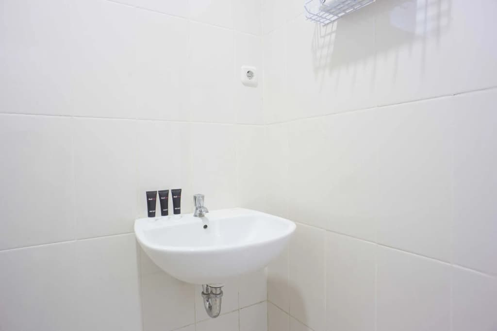 Anggrek Residence by ReDdoorz - photo 6