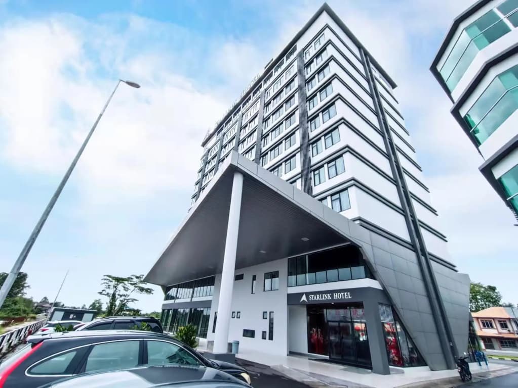 Starlink Hotel - photo 1
