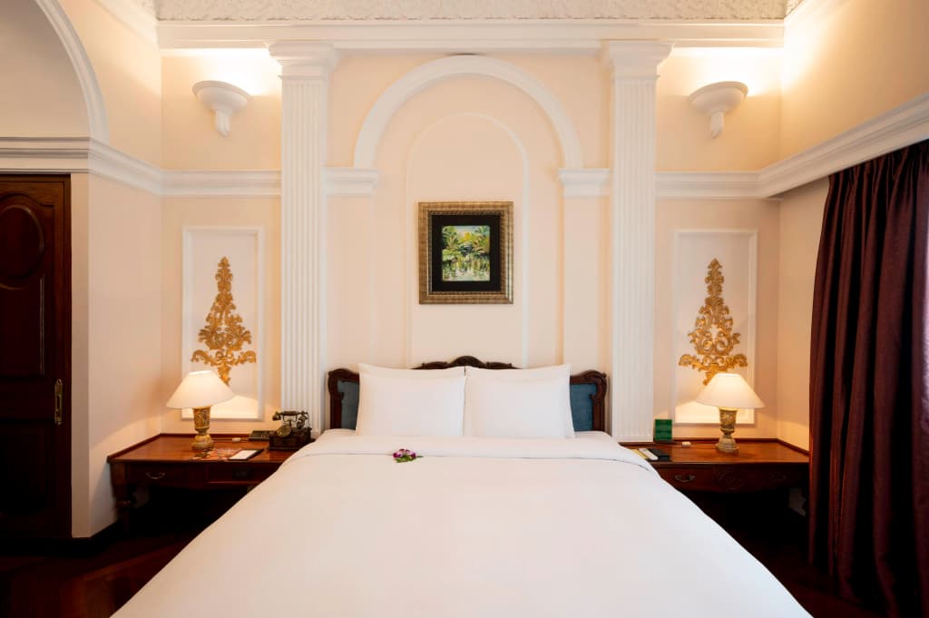 Hotel Majestic Saigon - photo 2