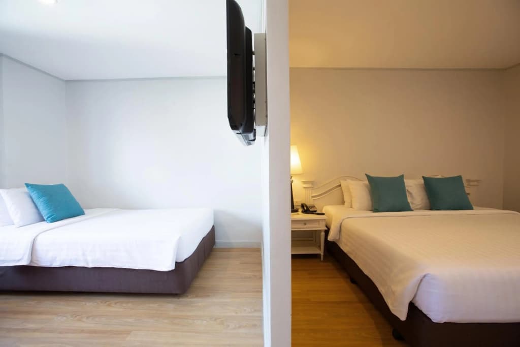 CH Hotel - photo 5