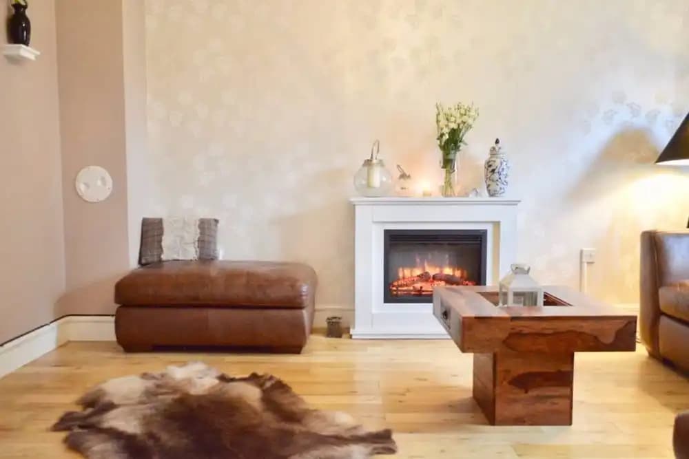 3 Bedroom House With Parking - photo 2