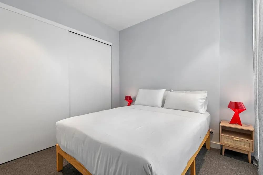 Stylish & Spotless 2-bed Apartment in St Kilda - photo 7