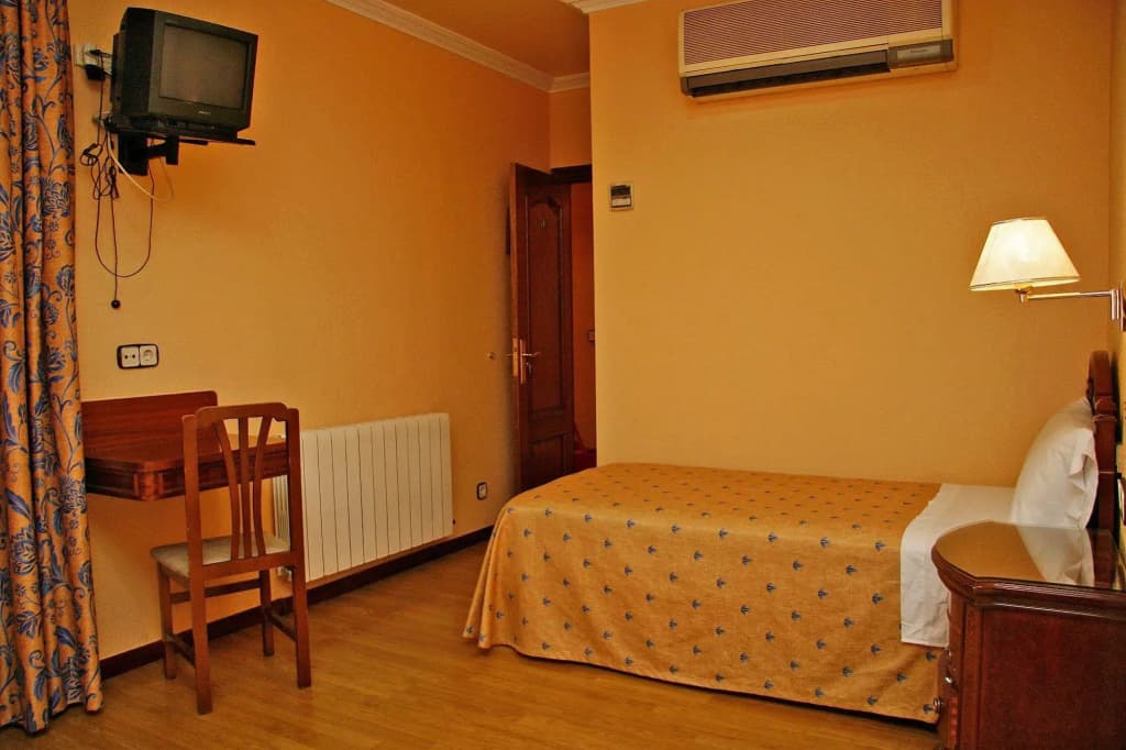Hostal Victoria III - photo 4