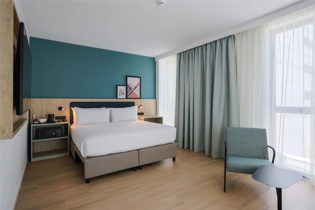 Spark By Hilton Madrid Alcala - photo 12