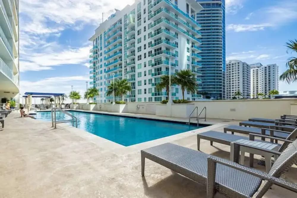 Miami Brickell unit Balcony Pool 1 pkg - photo 17