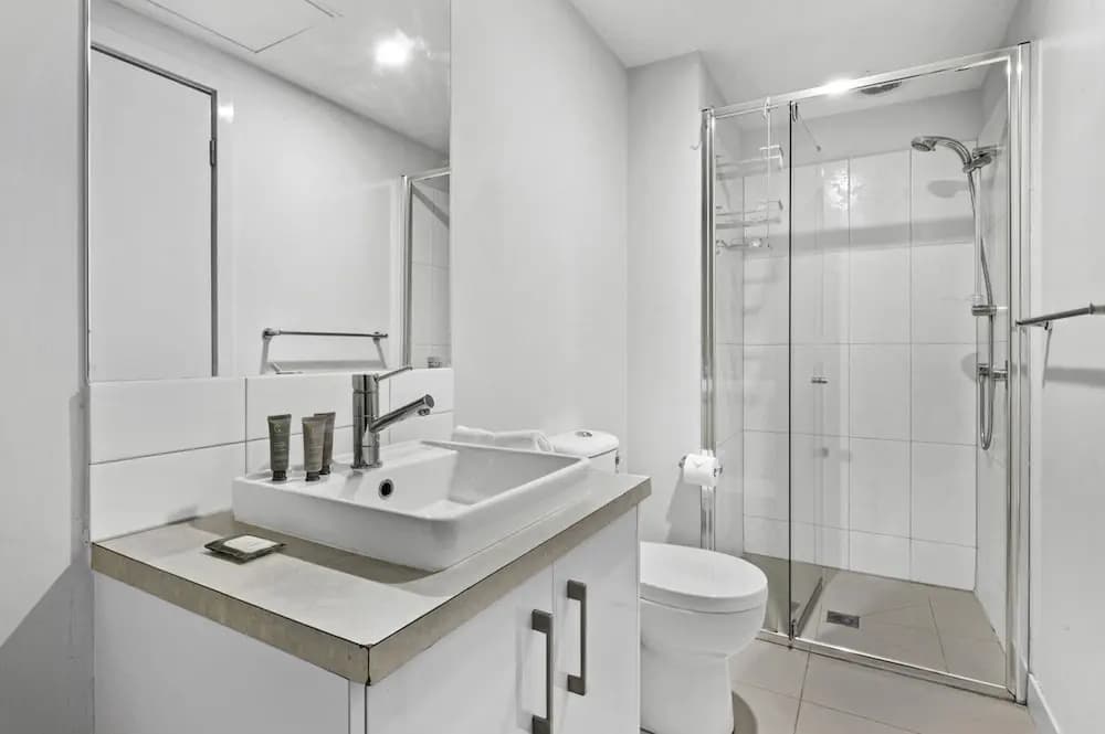 Comfortable 2 Bed Stay With Parking - photo 8