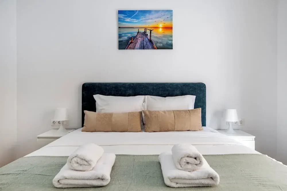 Cozyopolis - Timeless 3-BR in Athens - photo 2