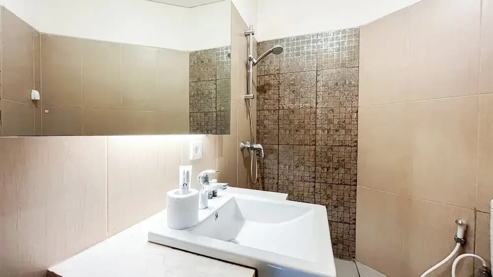 Spacious 2BR Apartment at GP Plaza - photo 22