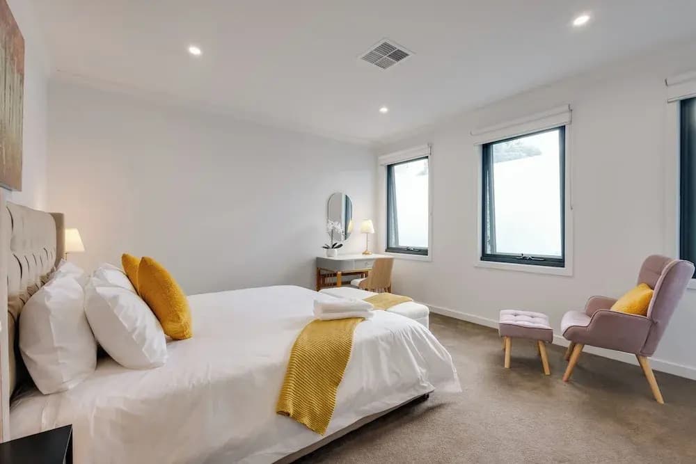 StayAU Stylish 4BR Home Ringwood - photo 4