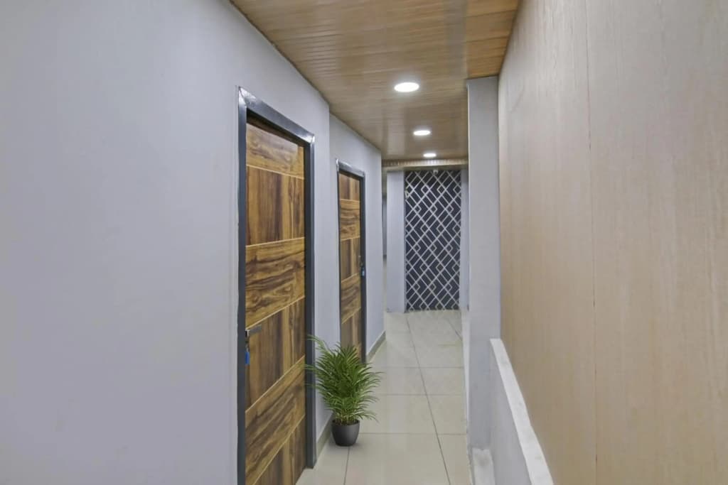 OYO Flagship 70389 Sr Residency - photo 12