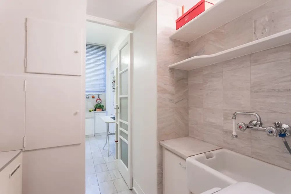 Elegant & Spacious 2bdr Flat - photo 8
