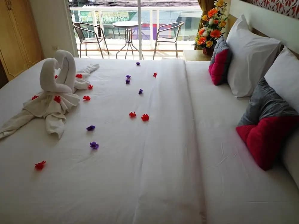 T & C Hotel Patong Beach - photo 3