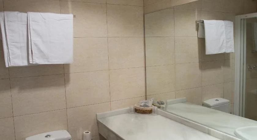 Hostal Mediterranea - photo 7
