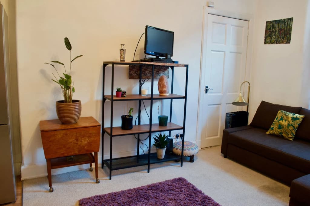 Ground Floor 1 Bedroom Flat - photo 1