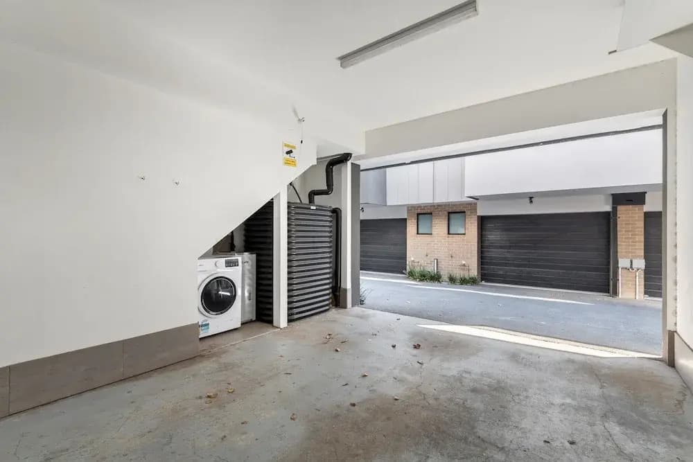 Comfortable 2BR Retreat With Balcony & Parking - photo 4