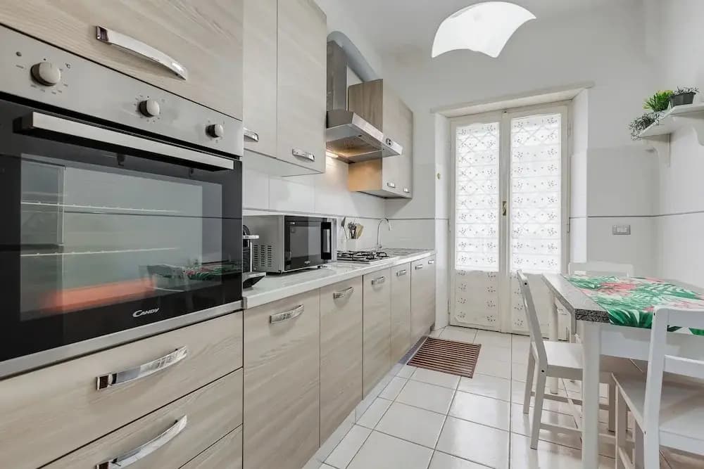 Cozy 2-Bedroom Flat with Balcony - photo 19