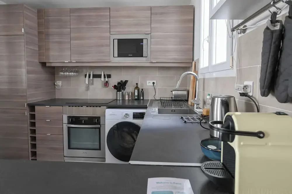 Modern Apartment - 2br-4p- Canal Saint-martin - photo 14
