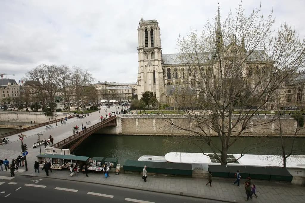 Studio With View OF Notre Dame (139) - photo 9