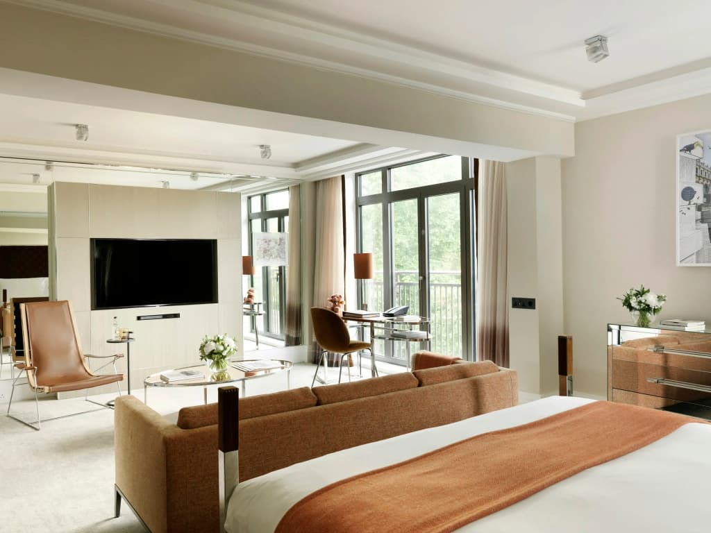 The Athenaeum Hotel & Residences - photo 4