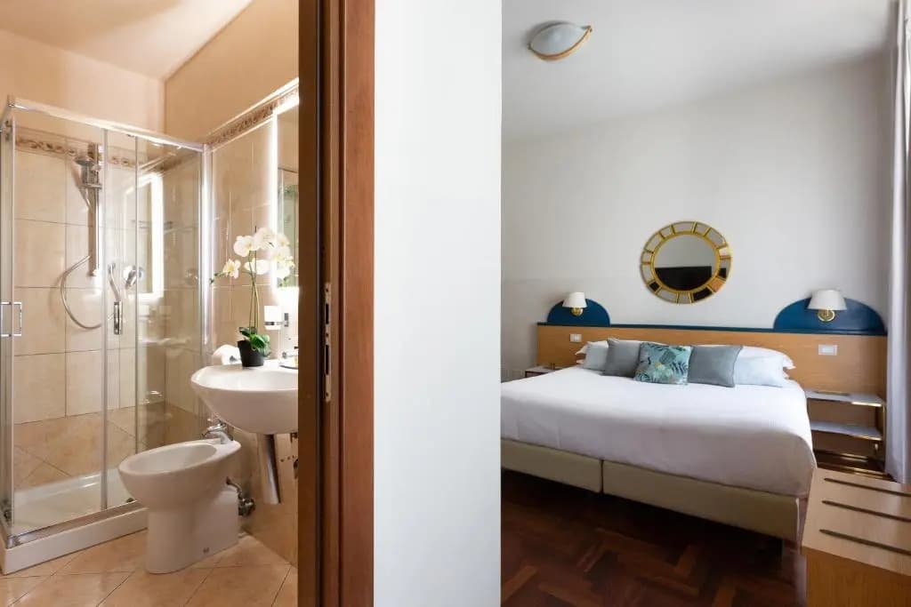 Aramis Deluxe Rooms - photo 8