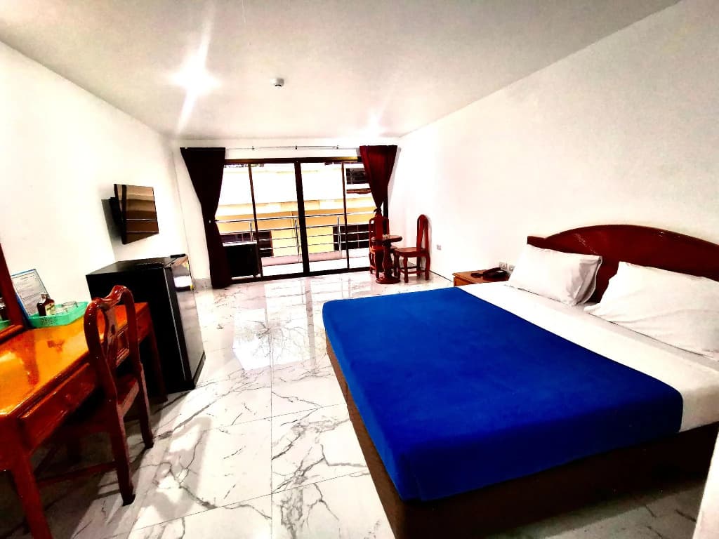 Highfive Hotel - photo 3