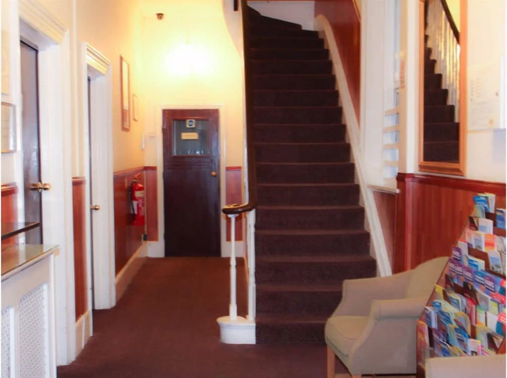 Lampton Guest House - photo 11