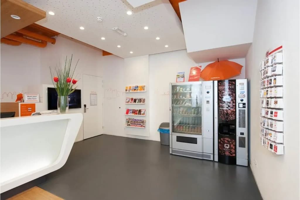 easyHotel Amsterdam City Centre South - photo 11
