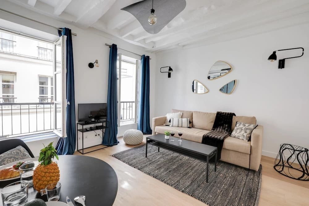 Beautiful new Apartment in a Pedestrian Street, Near Champs Elysees - photo 4