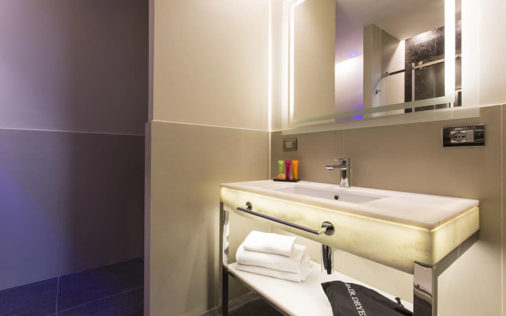 Hotel The Glam - photo 17