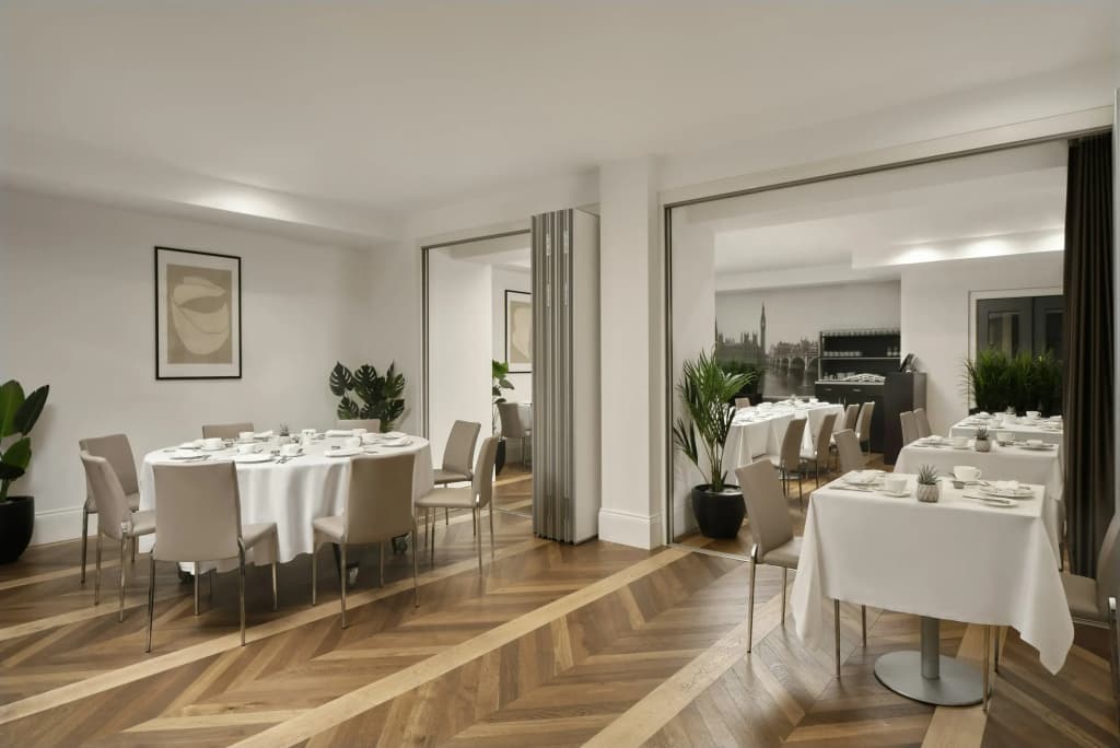 The Queens Gate Hotel - photo 15