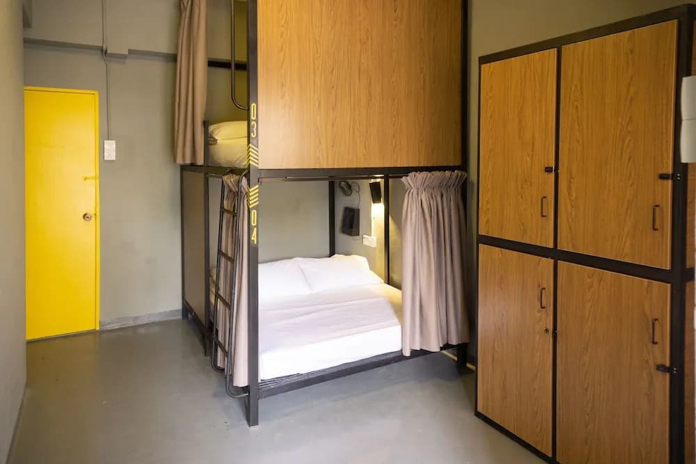 Traveller Bunker Hostel 1 - photo 5