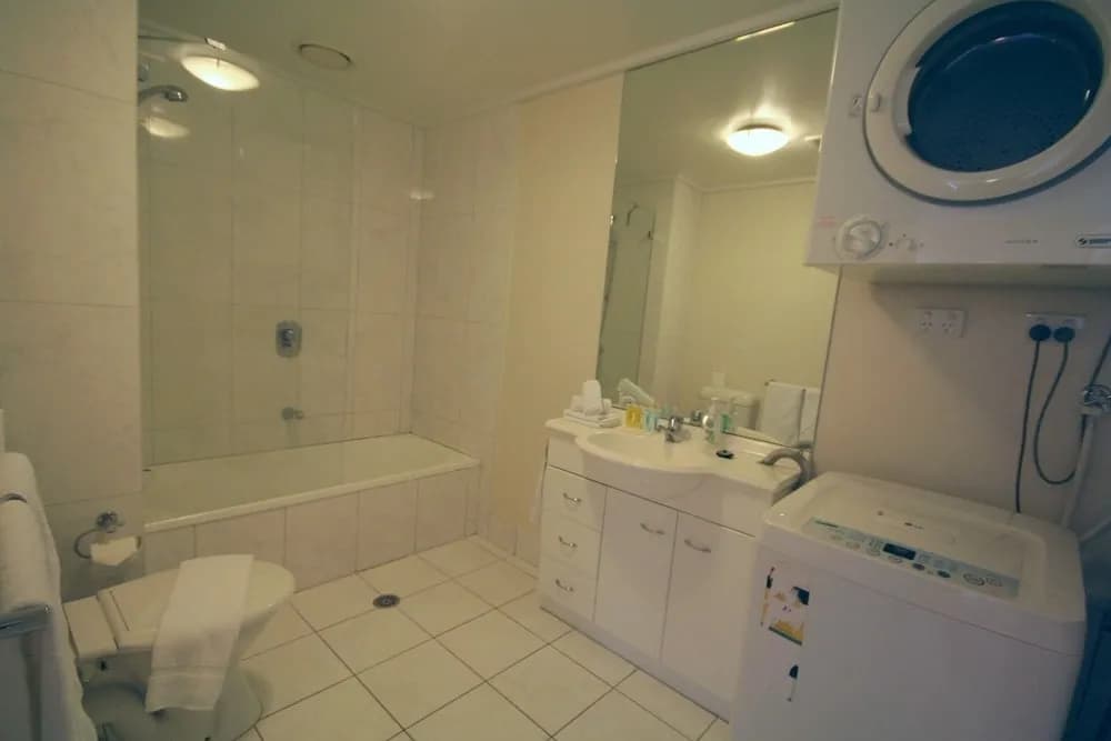 Melbourne Stays - City Point Suite - photo 24