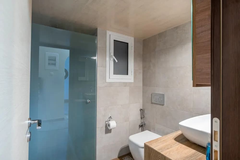 2br renovated flat close to metro - photo 7