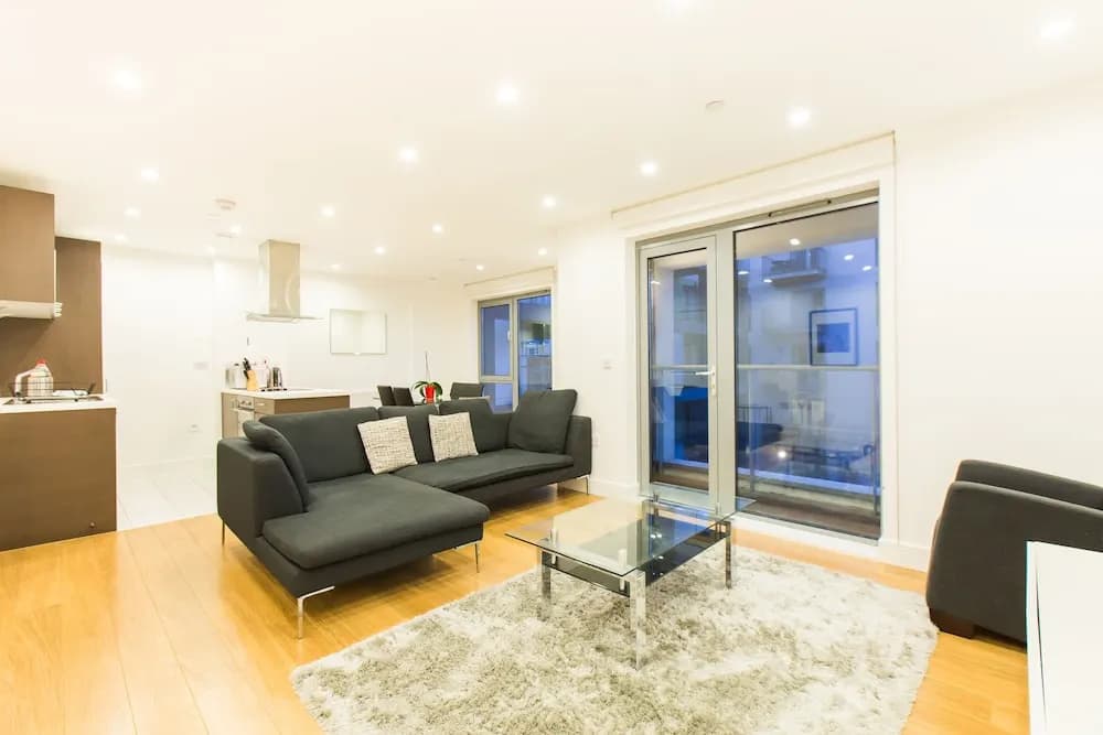 Two Bedroom Apartment Aldgate - photo 3