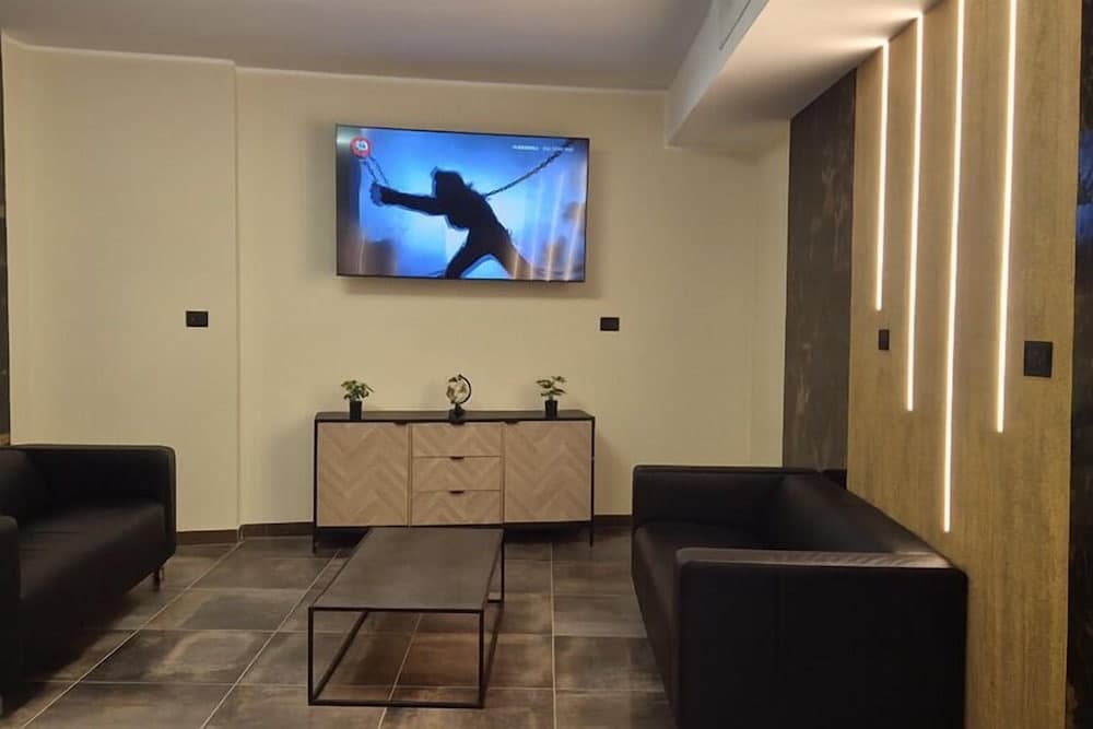 Hotel V7 - photo 1