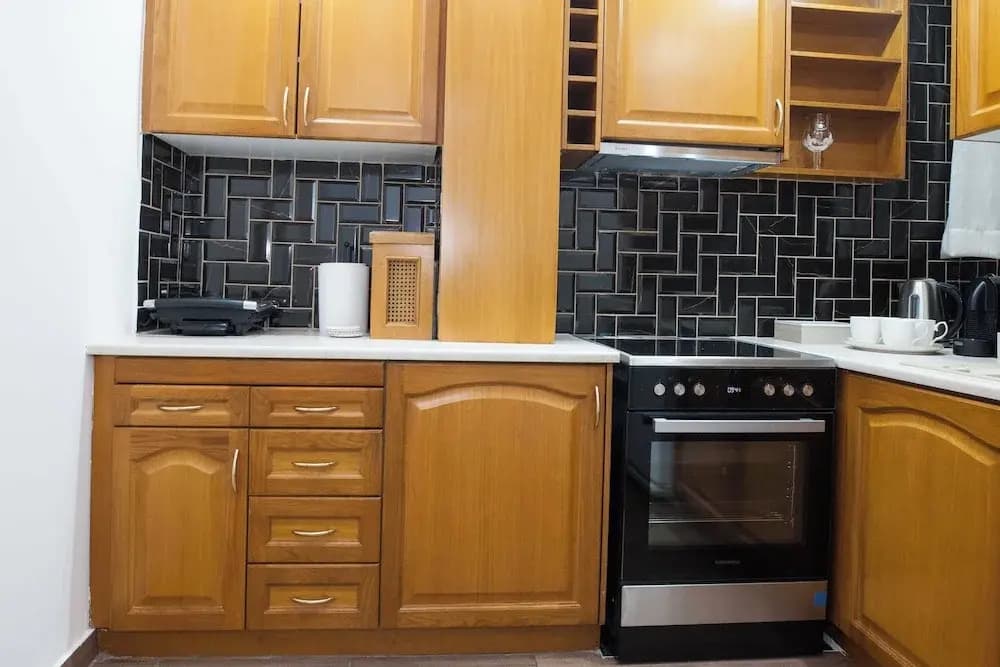Stylish Renovated 2 Bd Apt in Exarcheia - photo 16
