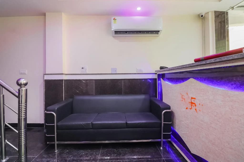 Oyo 65194 R K Residency - photo 3